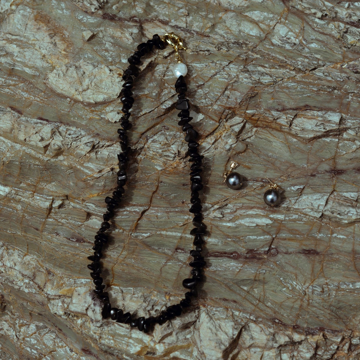 FINLEY AGATE NECKLACE